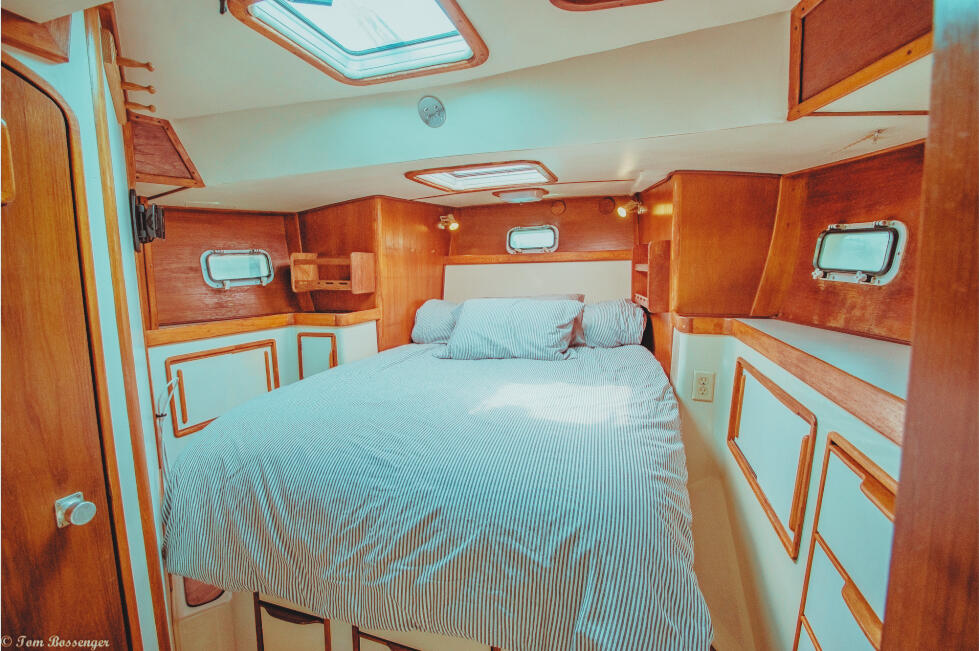 full, big and comfortable bed in a sail boat in ibiza